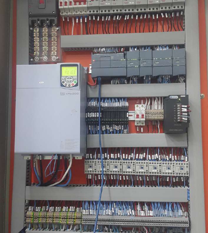 Painel Elétrico de Automação com CLP Siemens S7-1200 e Inversor WEG